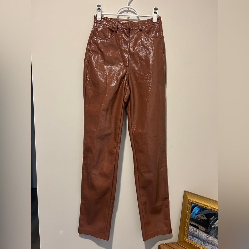 MESHKI OAKLEIGH STRAIGHT LEG PATENT PANTS SIZE XS in Wine 🍷 colour - Picture 4 of 11